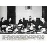 "[...] delegacja rządowa Demokratycznej Republiki Wietnamu [...] Na zdjęciu od lewej - Le Thanh Nghi, tłumacz, Wł. Gomułka, J. C