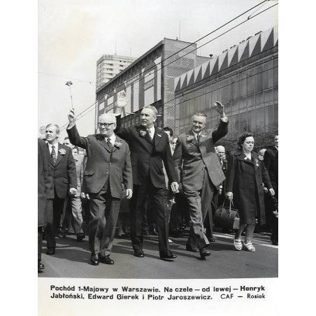 "Pochód 1-Majowy w Warszawie. Na czele - od lewej - Henryk Jabłoński, Edward Gierek i Piotr Jaroszewicz. CAF - Rosiak"