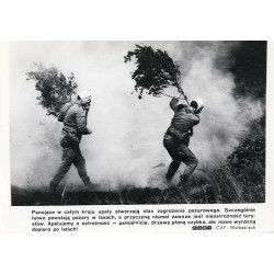 "Panujące w całym kraju upały stwarzają stan zagrożenia pożarowego. Szczególnie łatwo pożary powstają w lasach [...] KAW-CAF - W