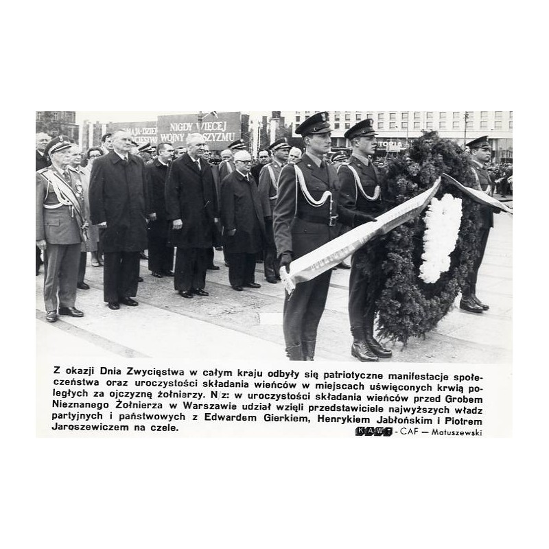 "Z Okazji Dnia Zwycięstwa [...] w uroczystości składania wieńców przed Grobem Nieznanego Żołnierza w Warszawie udział wzięli prz