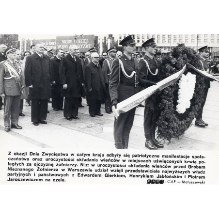 "Z Okazji Dnia Zwycięstwa [...] w uroczystości składania wieńców przed Grobem Nieznanego Żołnierza w Warszawie udział wzięli prz