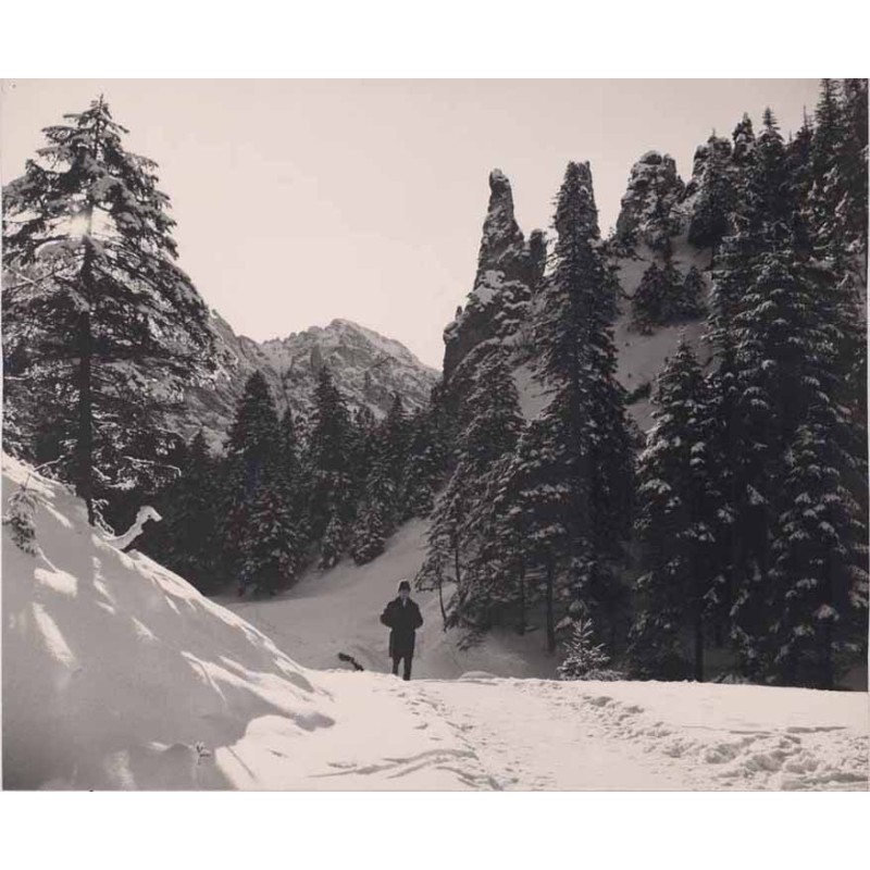 Kominy w Dolinie Strężyskiej, w głębi Mały Giewont