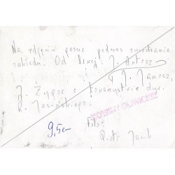 "Na zdjęciu goście podczas zwiedzania zakładu. Od lewej: J. Antosz, J. Janosz, J. Żygor w towarzystwie dyr. R. Jasińskiego. Foto