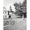 "Leszno Pl. J. A. Komeńskiego z pomnikiem Komeńskiego i Kościół św. Jana (dawny zbór Braci Czeskich) fot. M. Trzeciakowski M. Ba