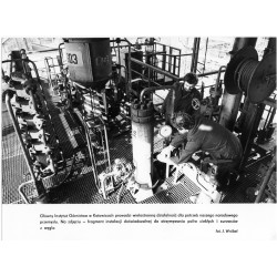 "Główny Instytut Górnictwa w Katowicach prowadzi wielostronną działalność dla potrzeb naszego narodowego przemysłu. Na zdjęciu -