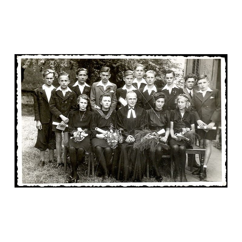"Konfirmacja w Gliwicach dnia 6-go lipca 1947 r. ks. pastor Wilhelm Józef Firla"