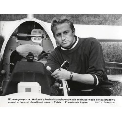 "W rozegranych w Waikerie (Australia) szybowcowych mistrzostwach świata brązowy medal w łącznej klasyfikacji zdobył Polak - Fran