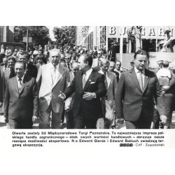"Otwarte zostały 52 Międzynarodowe Targi Poznańskie [...] N/z: Edward Gierek i Edward Babiuch zwiedzają targową ekspozycję. KAW-