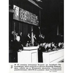 "W 30 rocznicę utworzenia Brygady im. Jarosława Dąbrowskiego [...] Przemawiał przewodniczący ZBOWiD-u premier Józef Cyrankiewicz