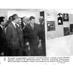 "CAF W salonach warszawskiej "Zachęty" minister Kultury i Sztuki Lucjan Motyka dokonał otwarcia III Międzynarodowej Wystawy Foto