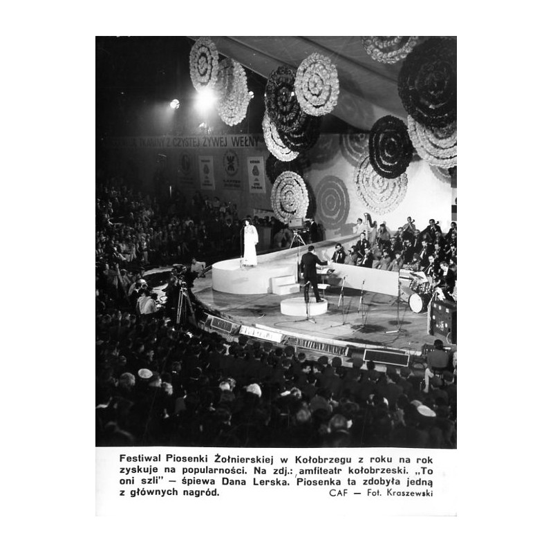 "Festiwal Piosenki Żołnierskiej w Kołobrzegu z roku na rok zyskuje na popularności. Na zdj.: amfiteatr kołobrzeski. "To oni szli