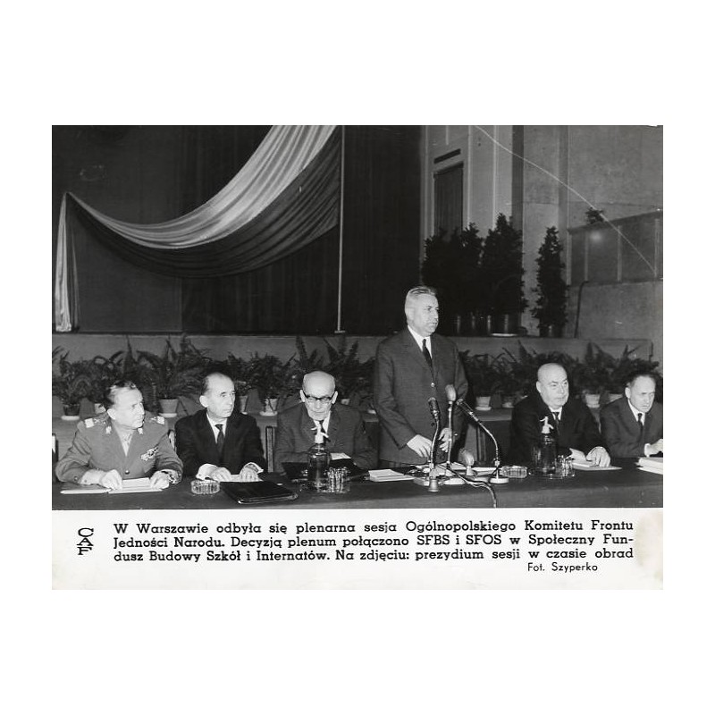 "W Warszawie odbyła się plenarna sesja Ogólnopolskiego Komitetu Frontu Jedności Narodu. Decyzją plenum połączono SFBS i SFOS w S