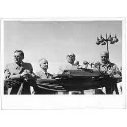 "1.V.1957 r. 1 Maja w Warszawie. Na zdjęciu: Trybuna honorowa. Przemawia I Sekretarz KC PZPR Władysław Gomułka. 67791/4 CAF - fo