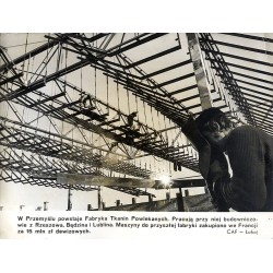 "W Przemyślu powstaje Fabryka Tkanin Powlekanych. Pracują przy niej budowniczowie z Rzeszowa, Będzina i Lublina. Maszyny do przy