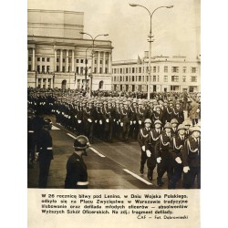 "[...] w Dniu Wojska Polskiego, odbyło się na Placu Zwycięstwa w Warszawie tradycyjne ślubowanie oraz defilada młodych oficerów