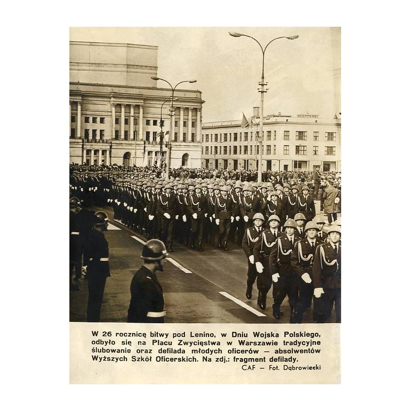 "[...] w Dniu Wojska Polskiego, odbyło się na Placu Zwycięstwa w Warszawie tradycyjne ślubowanie oraz defilada młodych oficerów