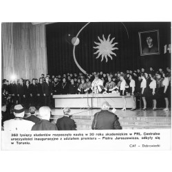 "360 tysięcy studentów rozpoczęło naukę w 30 roku akademickim w PRL. Centralne uroczystości inauguracyjne z udziałem premiera -