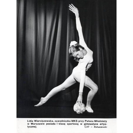 "Lidia Wierciszewska, zawodniczka MKS przy Pałacu Młodzieży w Warszawie [...] CAF - Matuszewski"