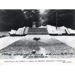 "Pomnik "Tym co nie powrócili z morza" na cmentarzu centralnym w Szczecinie. CAF-J. Undro"