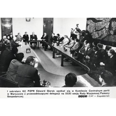 "I sekretarz KC PZPR Edward Gierek spotkał się w Komitecie Centralnym partii w Warszawie z przewodniczącymi delegacji na XXXI se