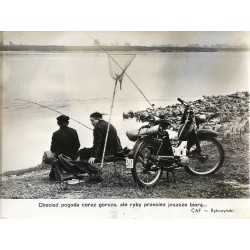 "Chociaż pogoda coraz gorsza, ale ryby przecież jeszcze biorą... CAF - Rybczyński"