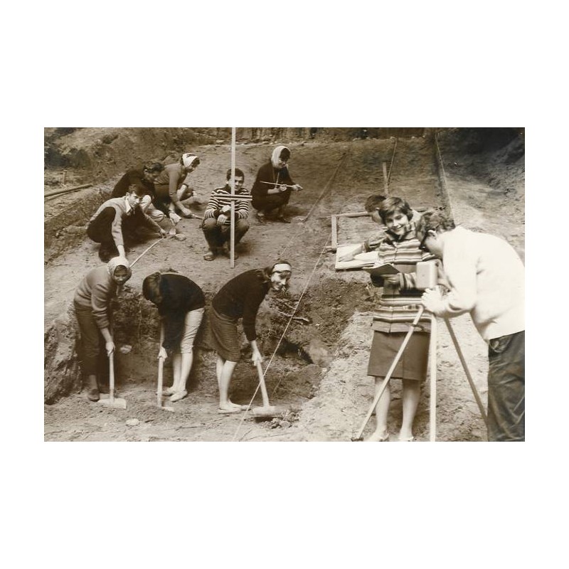 fotografia prasowa nieustalone prace ziemne, archeologiczne (?)
