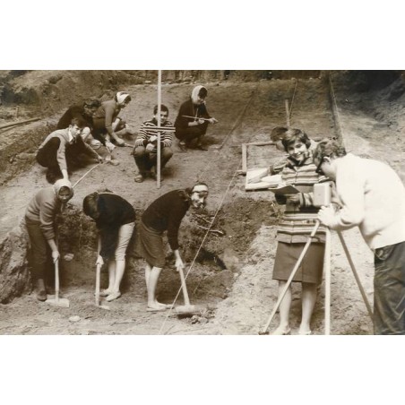 fotografia prasowa nieustalone prace ziemne, archeologiczne (?)
