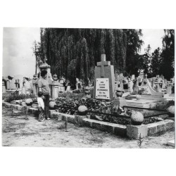 "Rogoźno - Pomnik ku czci terroru hitlerowskiego na cmentarzu fot. J. Tymiński 68-149 06185-8 Barwne"