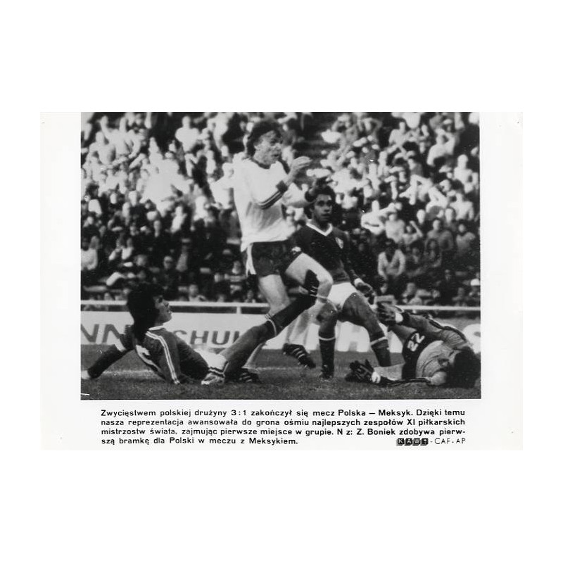 "Zwycięstwem polskiej drużyny 3 : 1 zakończył się mecz Polska - Meksyk [...] N/z: Z. Boniek zdobywa pierwszą bramkę dla Polski w