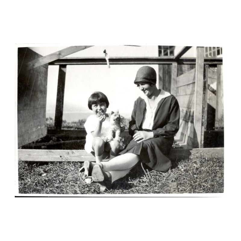 "Lwów - 1929 r.". Scena rodzajowa w ogrodzie we Lwowie