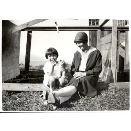 "Lwów - 1929 r.". Scena rodzajowa w ogrodzie we Lwowie