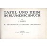 Tafel und Heim im Blumenschmuck