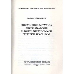 Rozwój rozumowania przez analogię u dzieci niewidomych w wieku szkolnym
