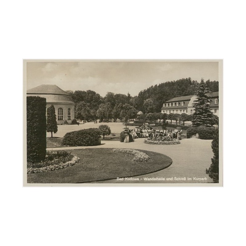 Bad Kudowa - Wandelhalle und Schloß im Kurpark