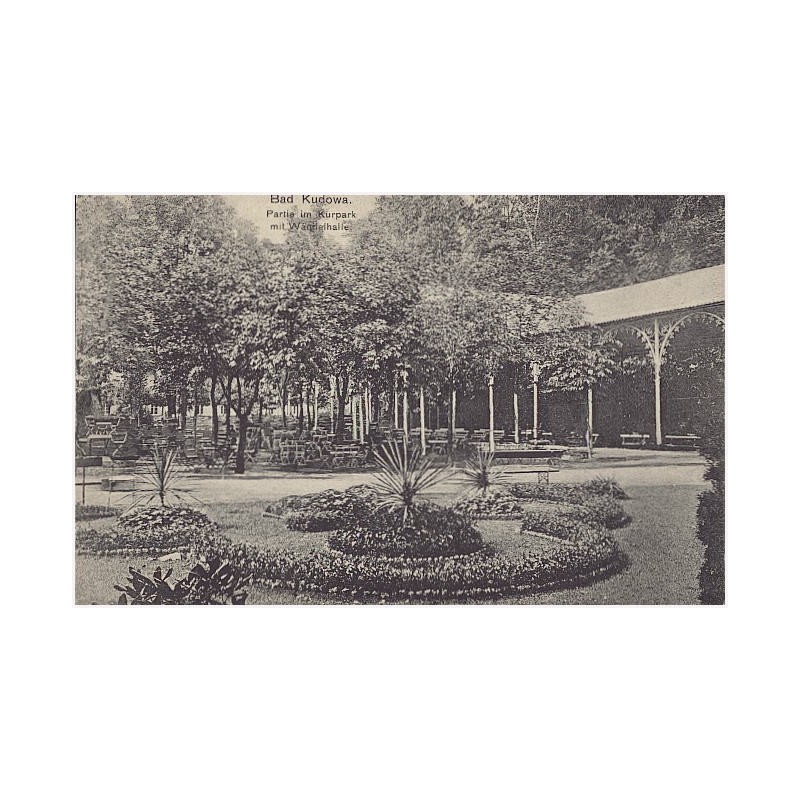 Bad Kudowa. Partie im Kurpark mit Wandelhalle