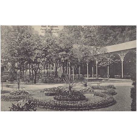Bad Kudowa. Partie im Kurpark mit Wandelhalle