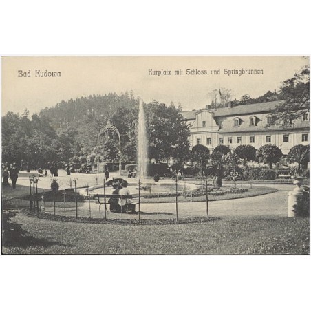 Bad Kudowa. Kurplatz mit Schloss und Springbrunnen