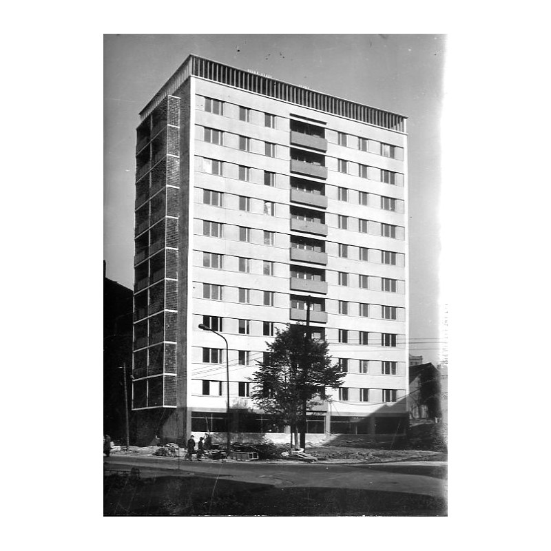 Fragment elewacji budynku mieszkalnego 11 kond. Bytom ul. Kolejowa / "FRAGMENT ELEWACJI BUDYNKU MIESZKALNEGO 11 kond. BYTOM ul.