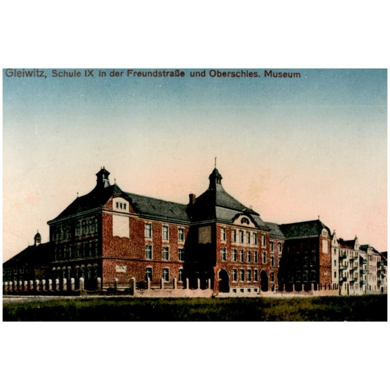 "Gleiwitz, Schule IX in der Freundstrastraße und Oberschles. Museum"