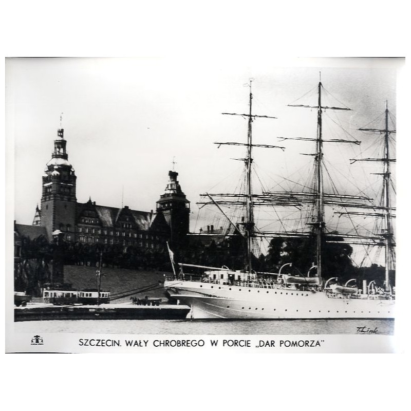 Szczecin. Wały Chrobrego w porcie "Dar Pomorza" / "SZCZECIN. WAŁY CHROBREGO W PORCIE "DAR POMORZA"