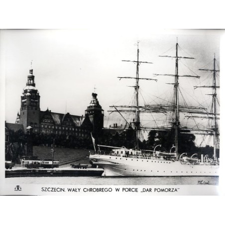 Szczecin. Wały Chrobrego w porcie "Dar Pomorza" / "SZCZECIN. WAŁY CHROBREGO W PORCIE "DAR POMORZA"