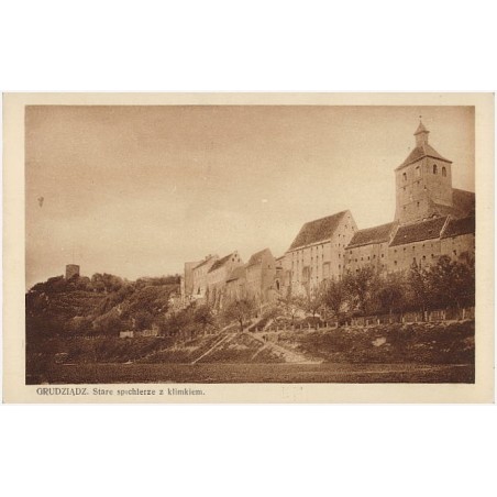 Grudziądz. Stare spichlerze z klimkiem