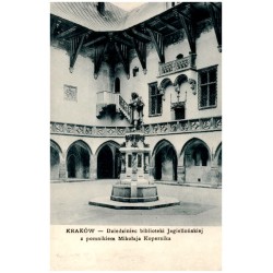 Kraków - Dziedziniec biblioteki Jagiellońskiej z pomnikiem Mikołaja Kopernika.