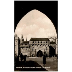Kraków. Widok na Barbakan z Bramy Florjańskiej.