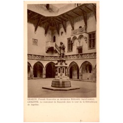Kraków. Pomnik Kopernika na dziedzińcu Bibljoteki Jagiellońskiej. Cracovie. Le monument de Kopernik dans la cour de la Bibliothé