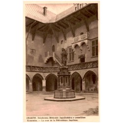 Kraków. Dziedziniec Bibljoteki Jagiellońskiej z pomnikiem Kopernika. - La cour de la Bibliothèque Jagellone.