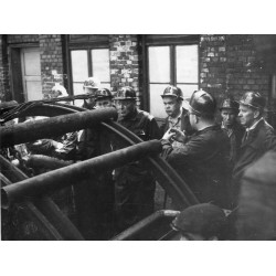 Zestaw 5 fotografii z nieustalonej kopalni na Górnym Śląsku albo w Zagłębiu Dąbrowskim