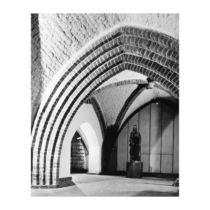 "Poznań Ratusz - Stary Rynek - Gotycka Piwnica. fot. L. Surowiec 71-1128 32053-5 barwne"