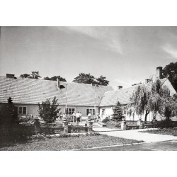 "Ptaszkowo - PGR Siedziba kombinatu z XIX w. fot. J. Makarewicz 71-101 Barwne 02461-1"