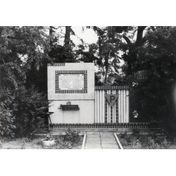 "Miejska Górka Pomnik k/cukrowni fot. J. Siudecki 60-108 k-28507 Barwne"